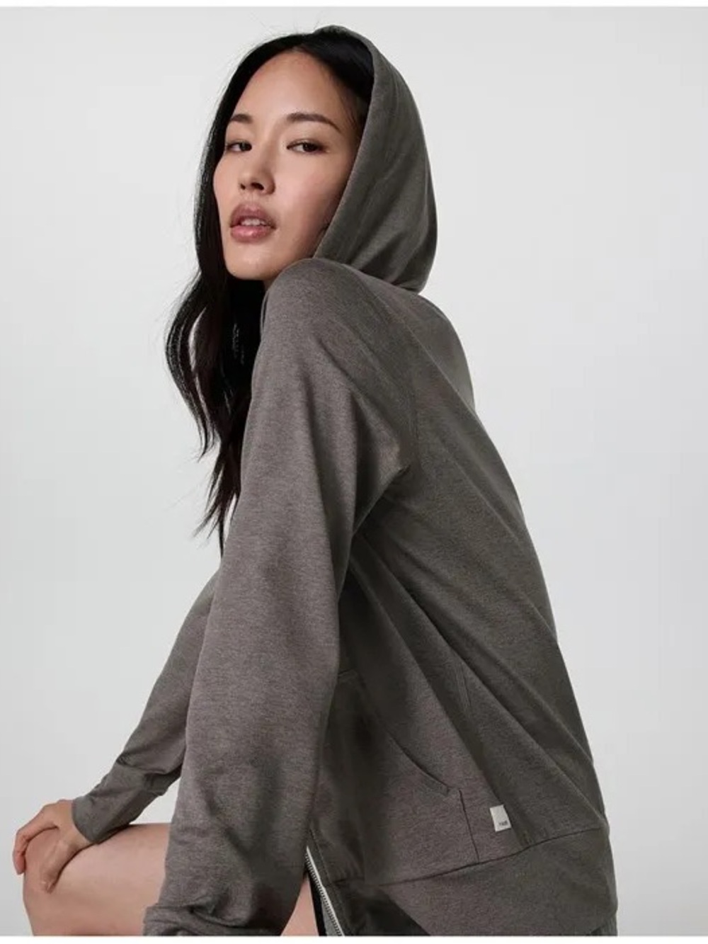 Vuori Halo Performance Hoodie 2.0 - Chai Heather - Picture 5 of 9
